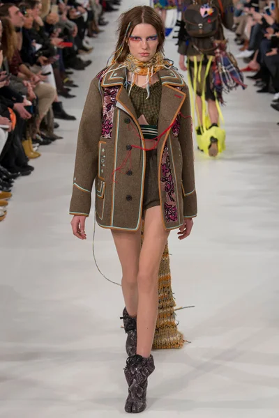 Look 30